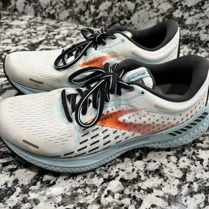 Brooks Adrenaline 21, Womens 8